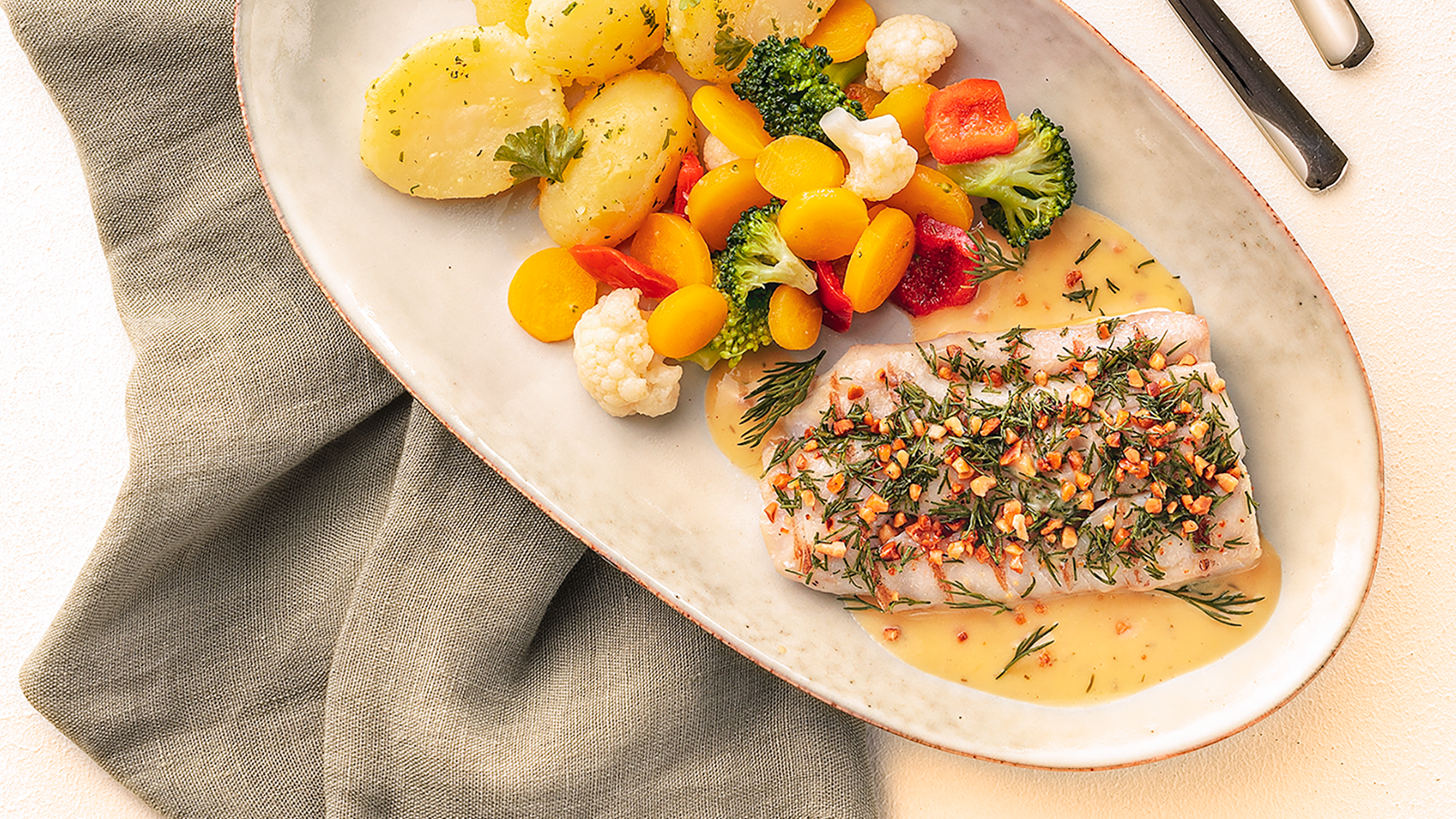 Lachsfilet mit gekochtem Gemüse